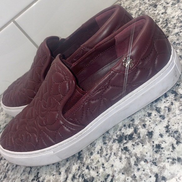 ❤️ Tory Burch size 7 purple, beautifully quilted loafers❤️ - Picture 4 of 7